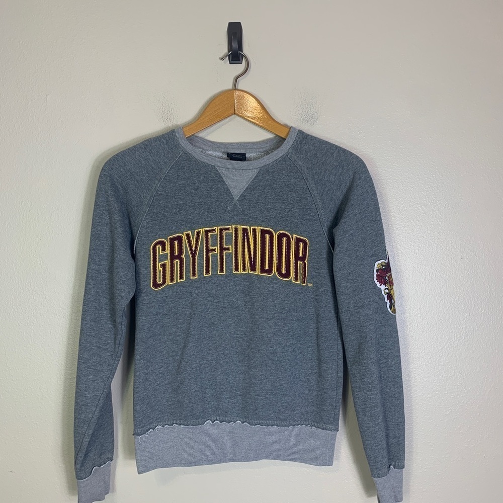 Universal Studios Harry Potter Gryffindor Wizarding World Crewneck Sweatshirt XS - Picture 2 of 12